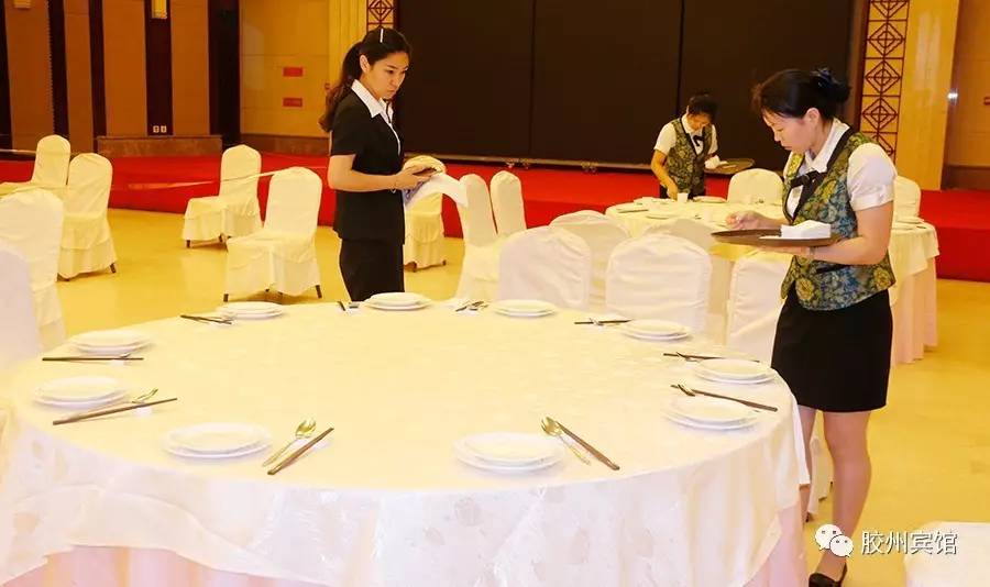 膠州賓館餐飲服務(wù)部開展多項(xiàng)服務(wù)案例學(xué)習(xí)培訓(xùn)，提升酒店餐飲管理水平